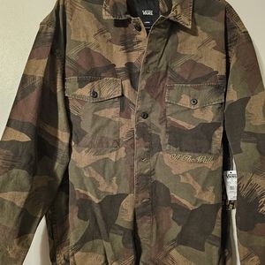 Brand New Vans camouflage jacket size L does run big